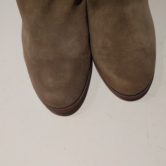 Beautiful suede leather boots by Chinese Laundry - Picture 9 of 13